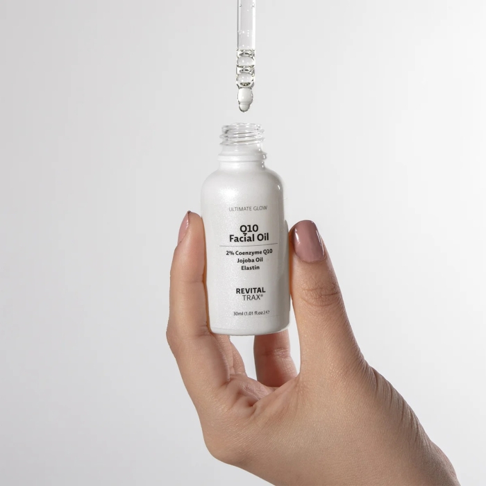 %2 Q10 Ultimate Glow Face Oil